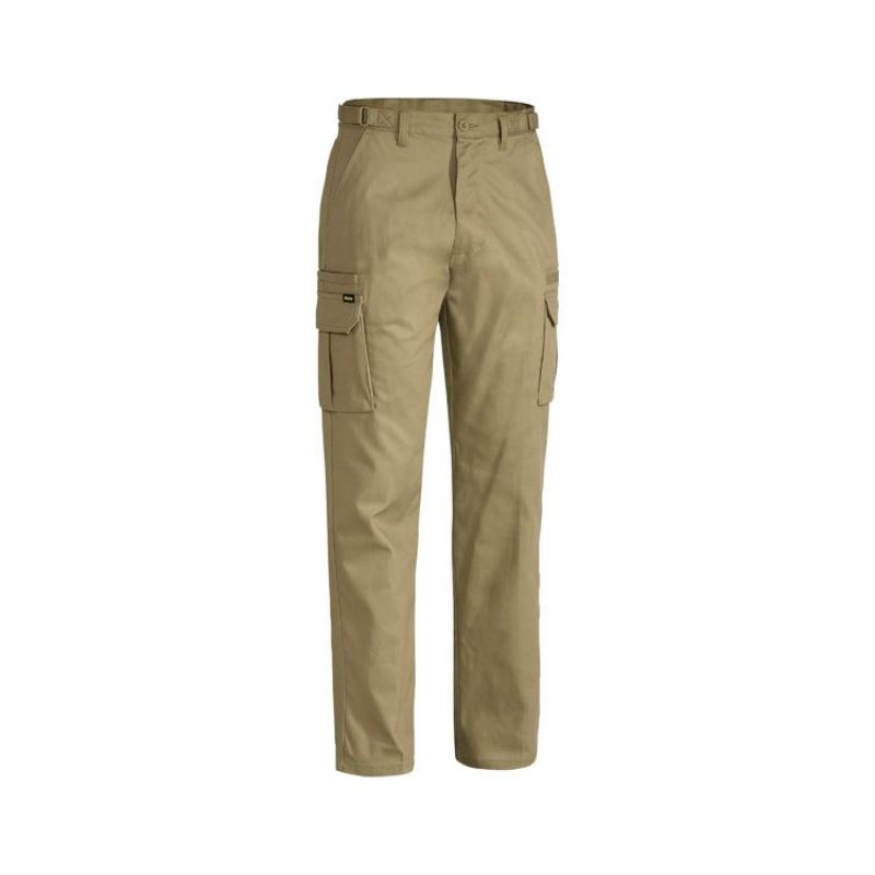Front View of the Bisley Cargo pants. Showing the traditional relax fit, front pockets and right leg pockets.