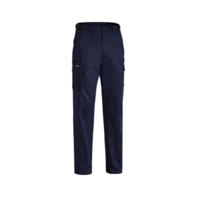 Front View of the Bisley Cargo pants. Showing the traditional relax fit, front pockets and right leg pockets.