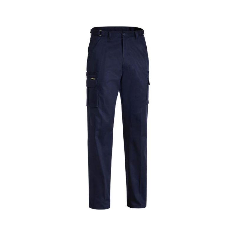 Front View of the Bisley Cargo pants. Showing the traditional relax fit, front pockets and right leg pockets.
